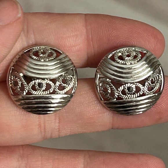 4/$50 Edwardian clip on Elegant Silver Earrings 💙 - Picture 1 of 6